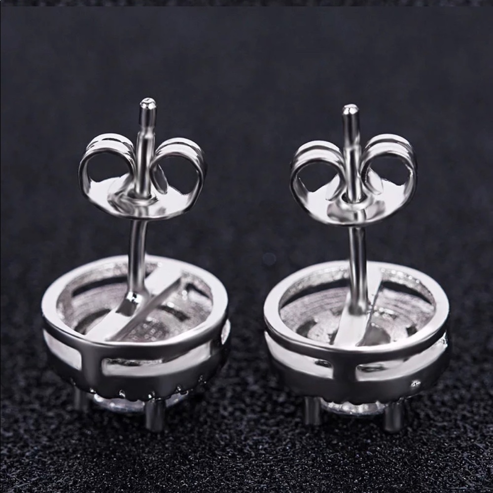 New Women’s 925 Silver Round Cut Diamond Earrings - Picture 4 of 5